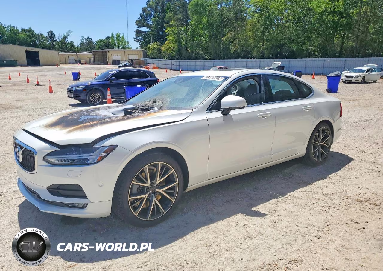 2017 Volvo S90 T6 Momentum