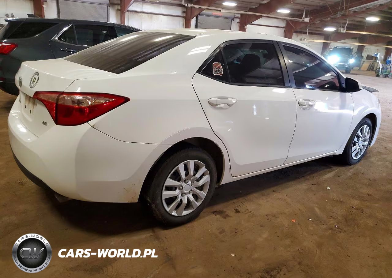 2019 Toyota Corolla Le VIN:5YFBURHE0KP939692 - 3