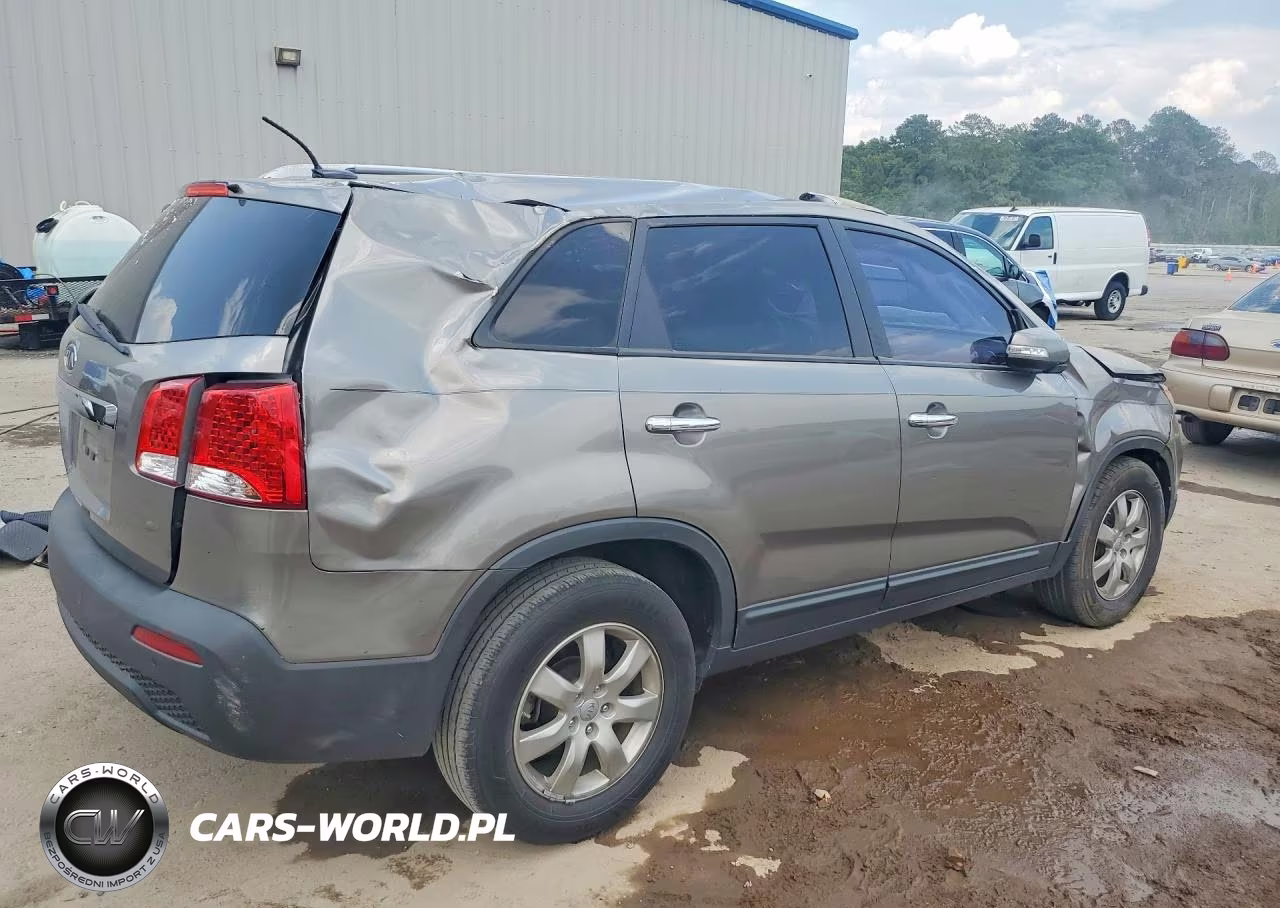 2013 Kia Sorento Lx VIN:5XYKT3A65DG325117 - 3