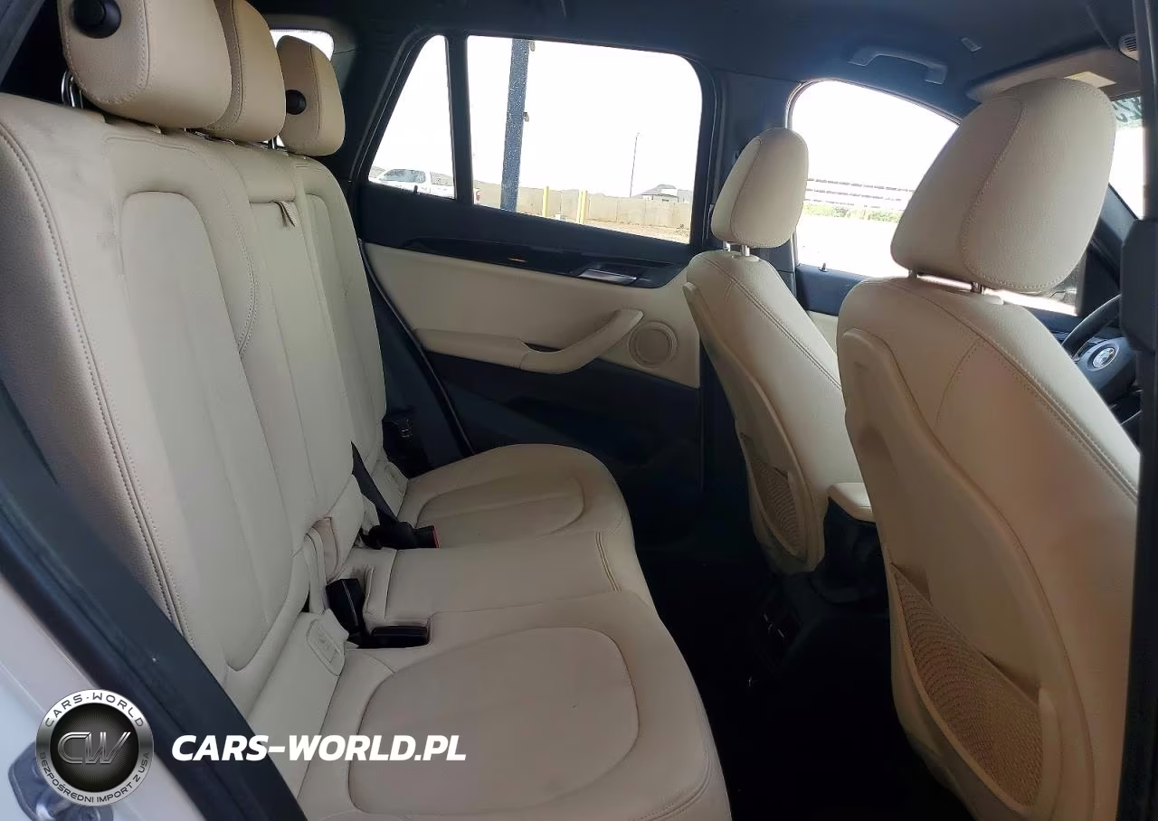 2018 BMW X1 xDrive28I VIN:WBXHT3C37J5L24779 - 10