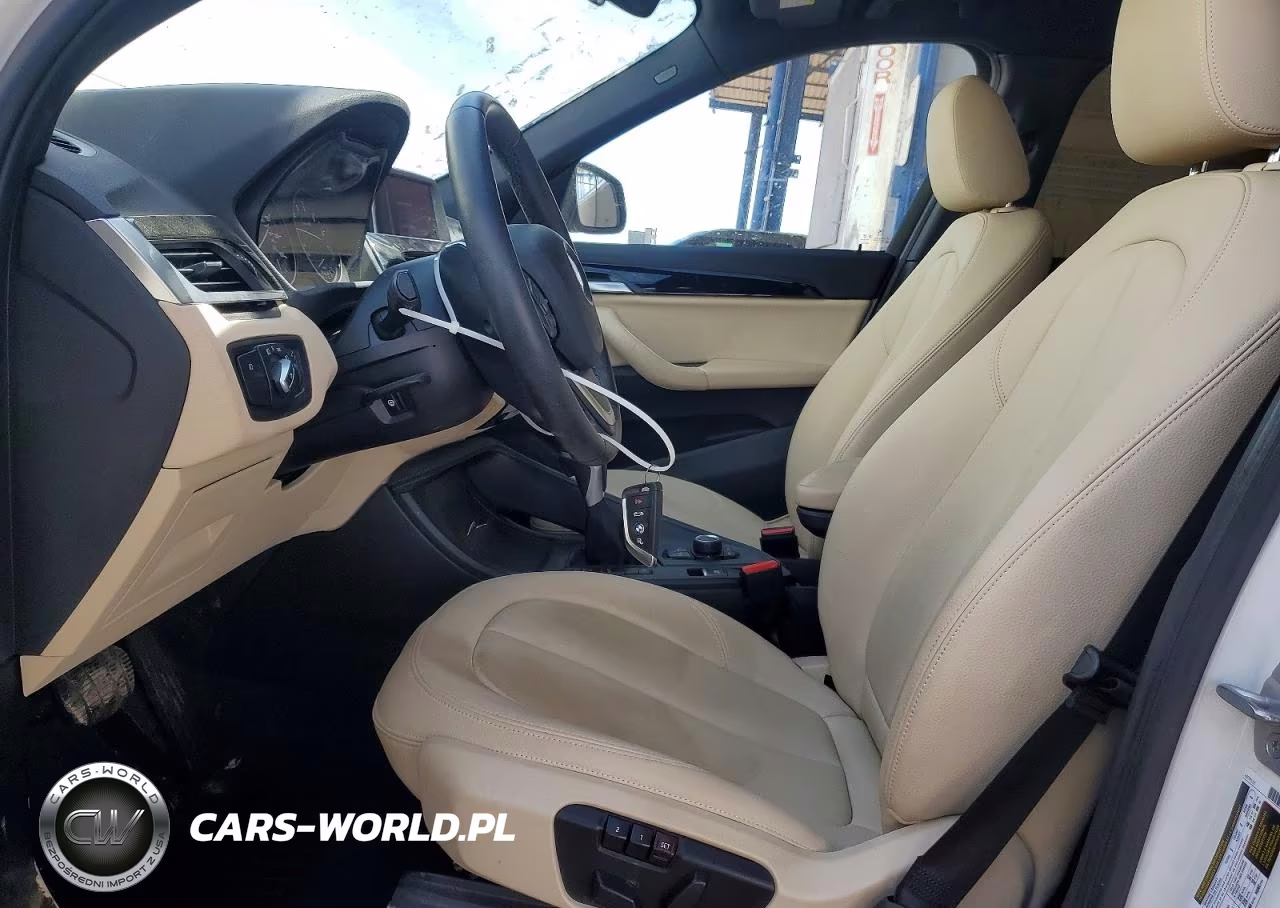 2018 BMW X1 xDrive28I VIN:WBXHT3C37J5L24779 - 7