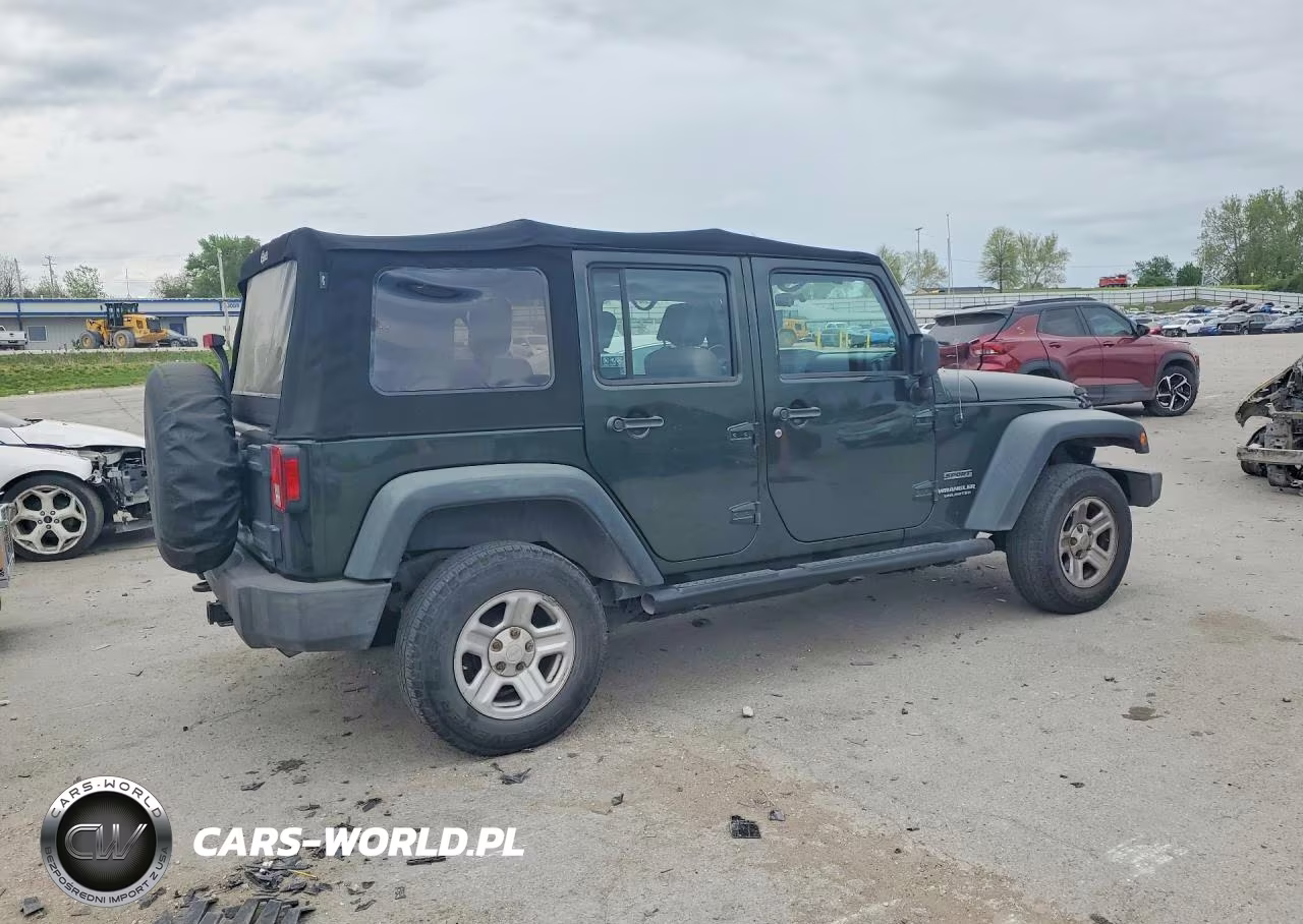 2010 Jeep Wrangler Unlimited Sport VIN:1J4BA3H11AL121067 - 3