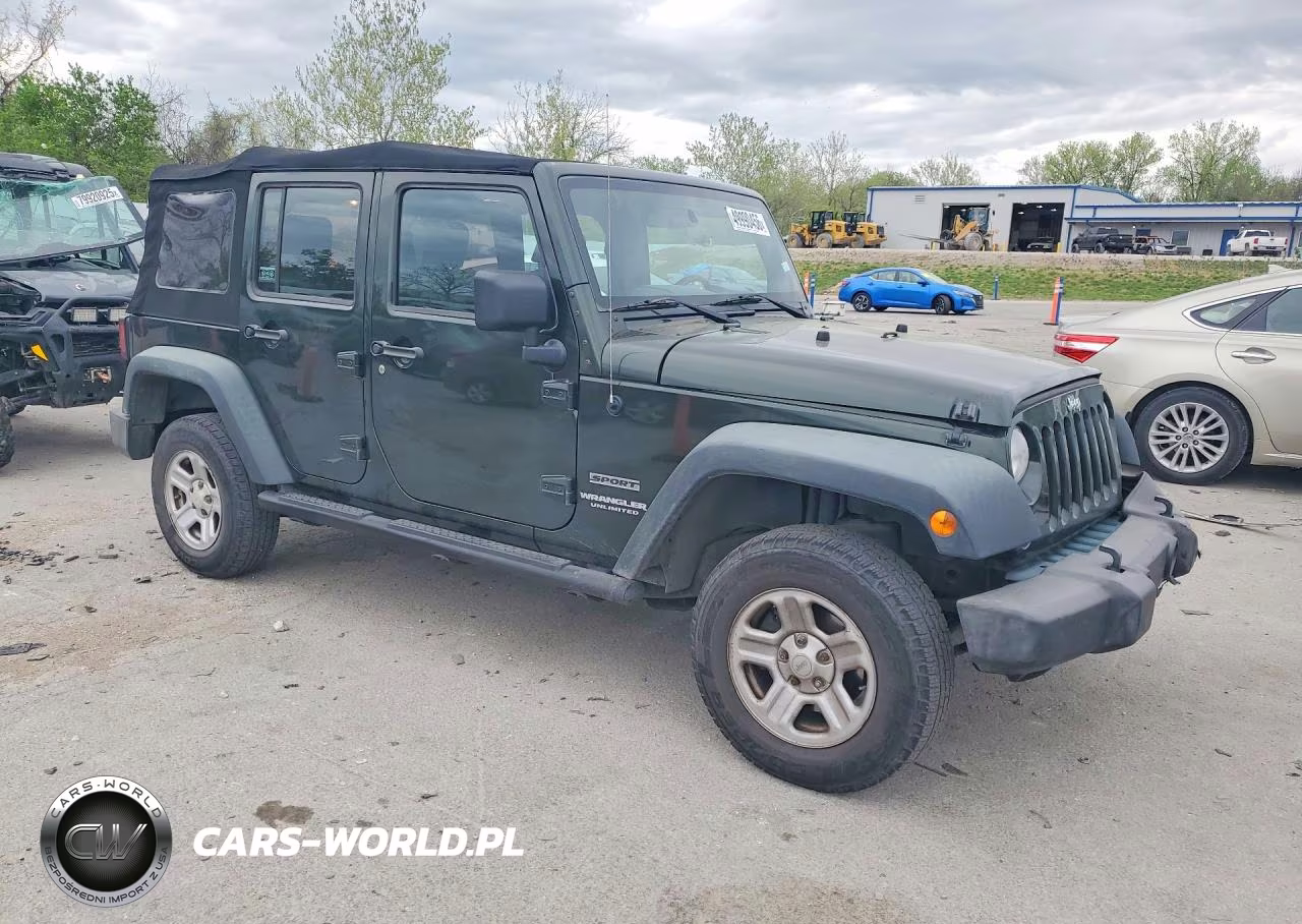 2010 Jeep Wrangler Unlimited Sport VIN:1J4BA3H11AL121067 - 4