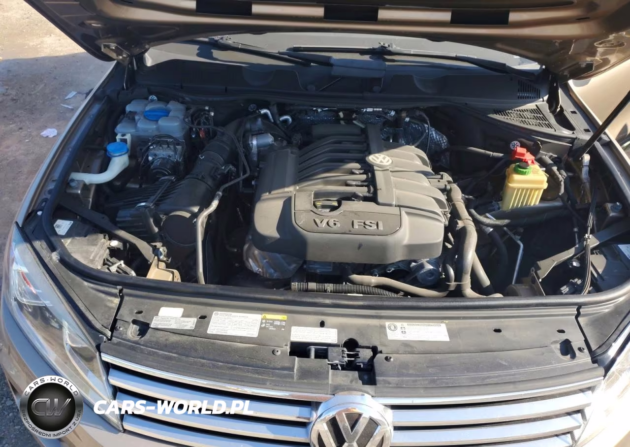 2016 Volkswagen Touareg Sport VIN:WVGEF9BP7GD009988 - 12