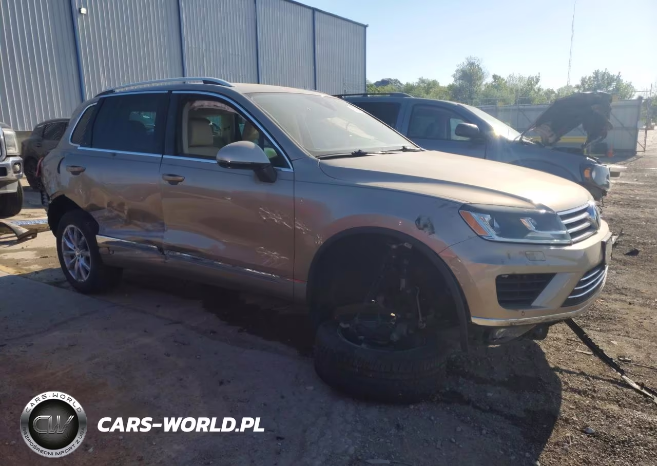 2016 Volkswagen Touareg Sport VIN:WVGEF9BP7GD009988 - 4