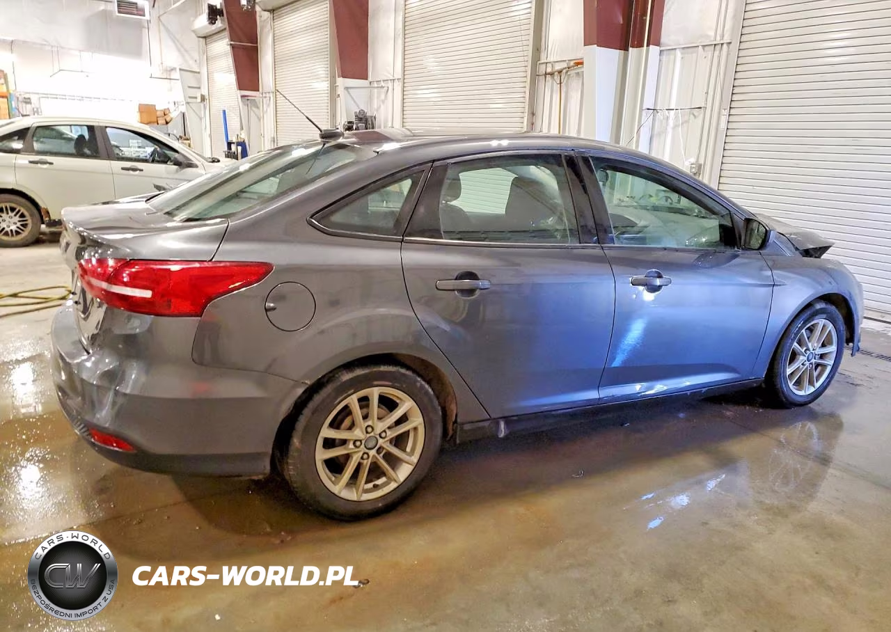 2018 Ford Focus Se VIN:1FADP3F28JL327341 - 3