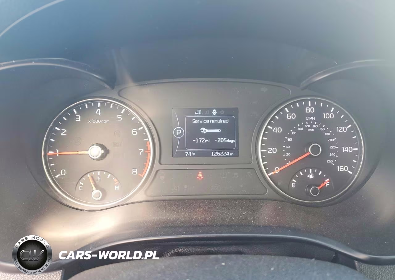 KIA OPTIMA LX VIN:5XXGT4L32JG184392 - 9