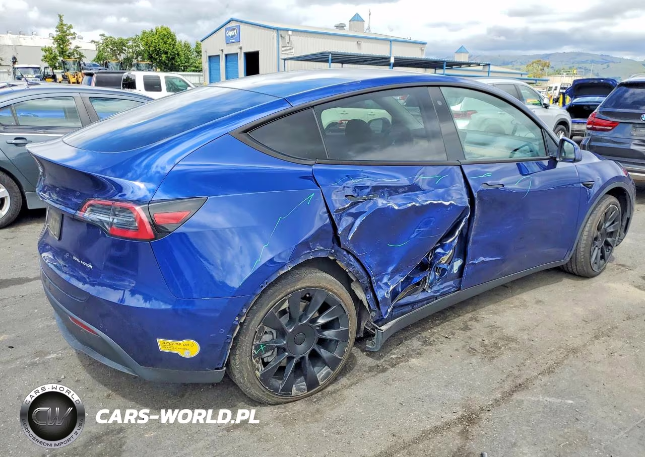2020 Tesla Model Y VIN:5YJYGDEE9LF034664 - 3