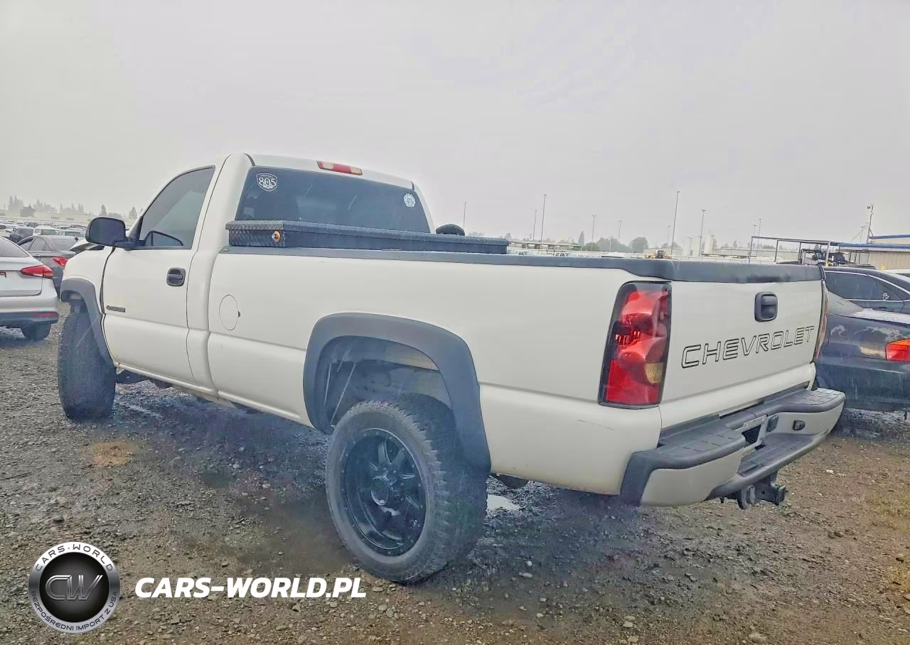 2007 Chevrolet Silverado C2500 Heavy Duty VIN:1GCHC24UX7E127886 - 2