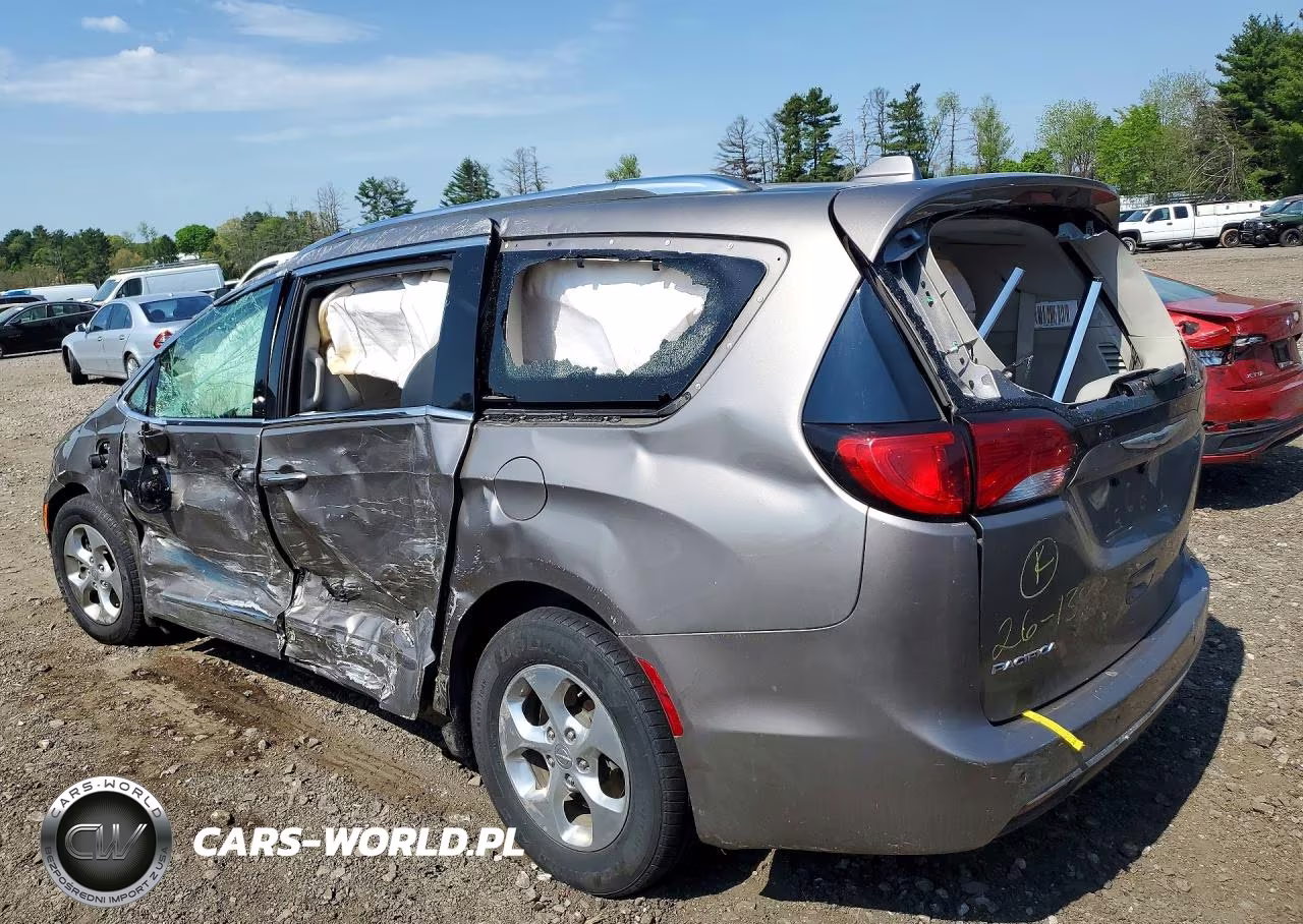 2018 Chrysler Pacifica Hybrid Touring L VIN:2C4RC1L74JR164436 - 2