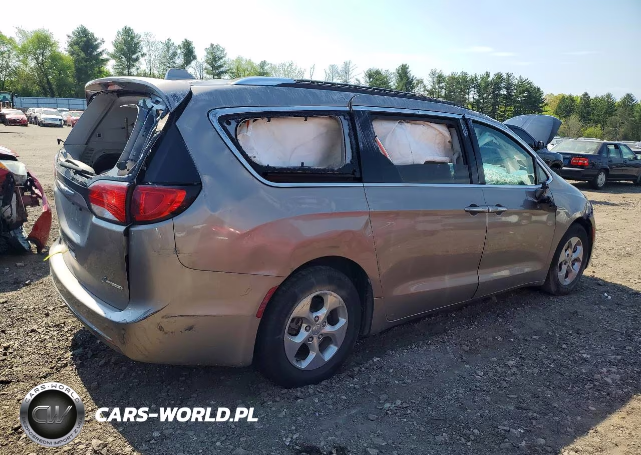 2018 Chrysler Pacifica Hybrid Touring L VIN:2C4RC1L74JR164436 - 3