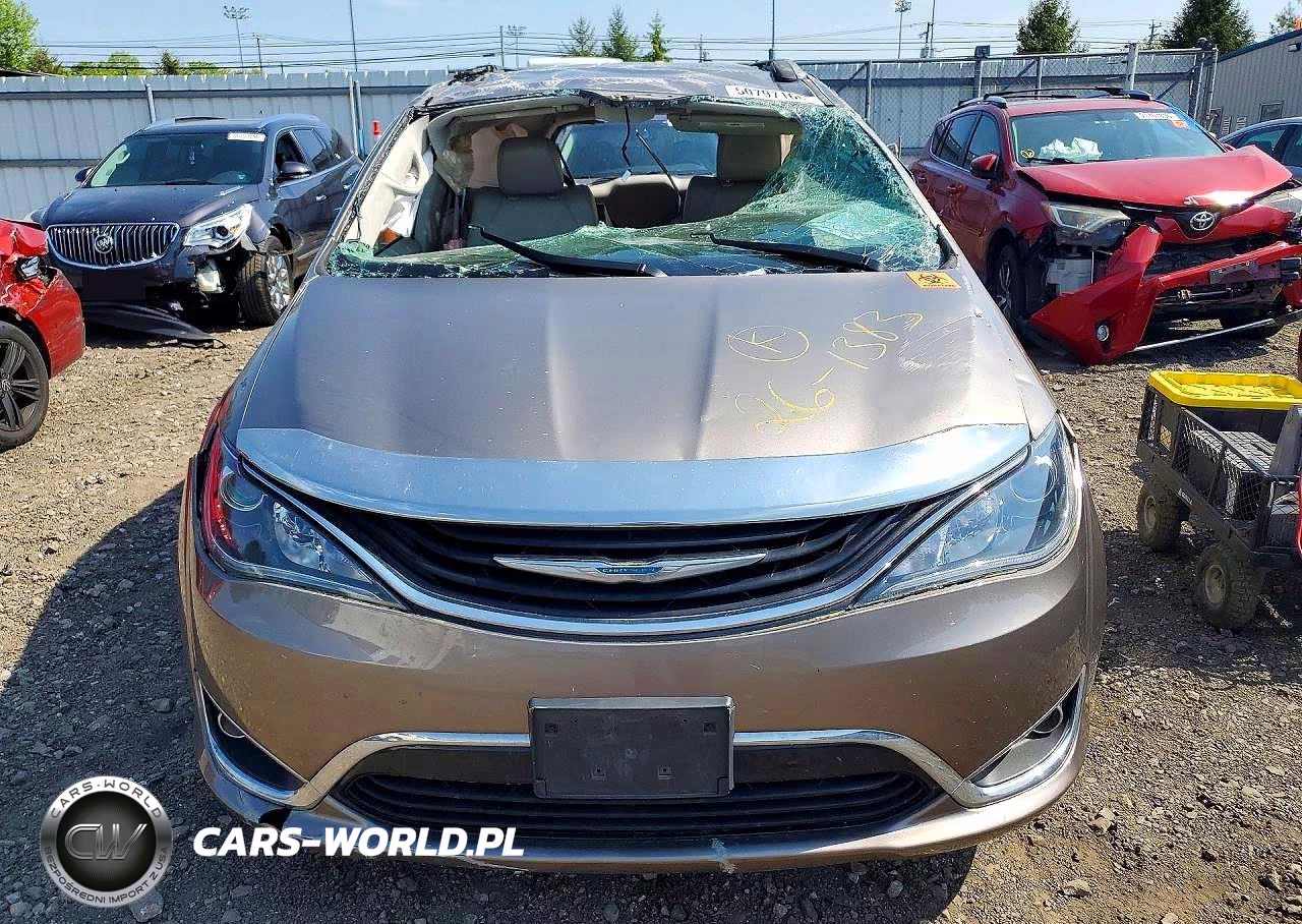 2018 Chrysler Pacifica Hybrid Touring L VIN:2C4RC1L74JR164436 - 5