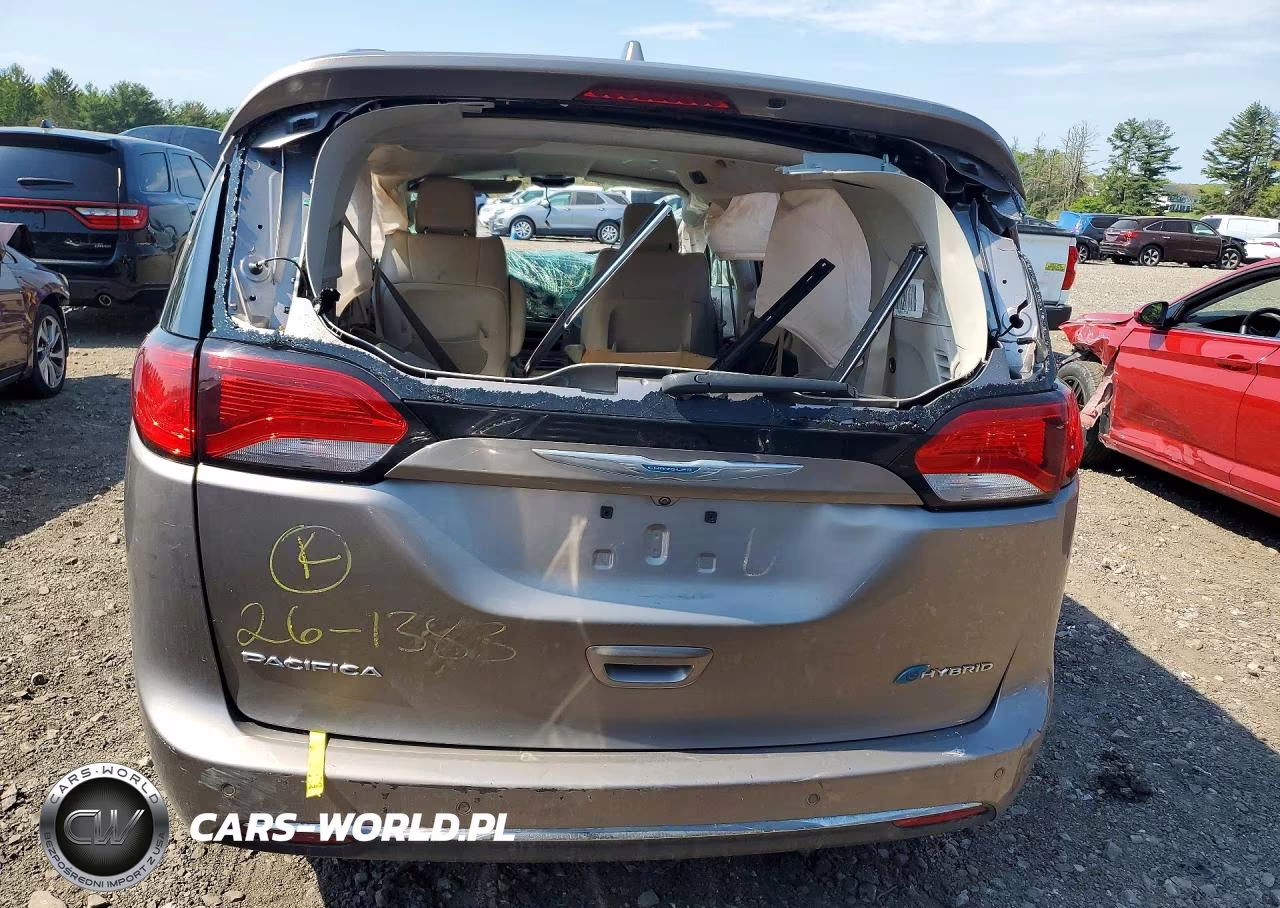 2018 Chrysler Pacifica Hybrid Touring L VIN:2C4RC1L74JR164436 - 6