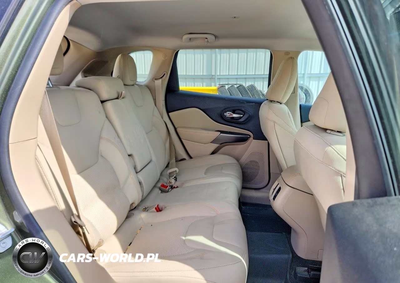 2020 Jeep Cherokee Latitude VIN:1C4PJLCB4LD525750 - 10