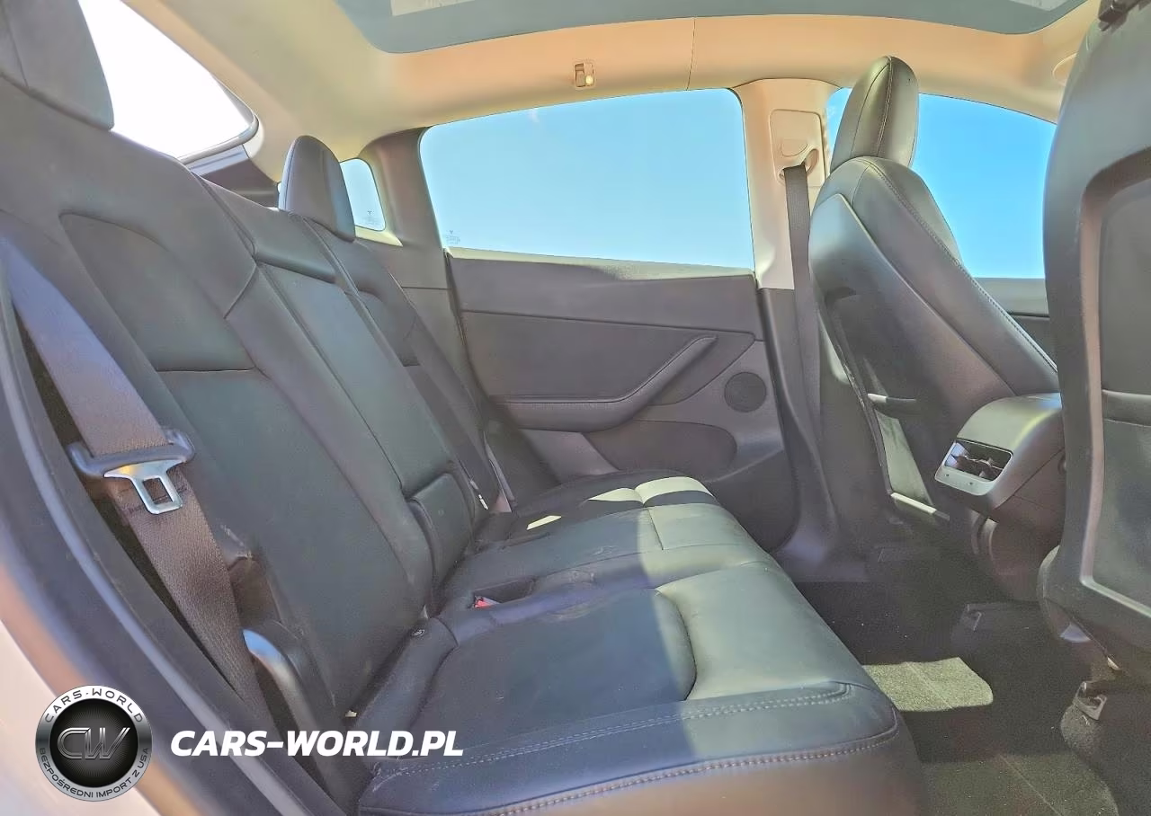 2020 Tesla Model Y VIN:5YJYGDEE2LF041889 - 10