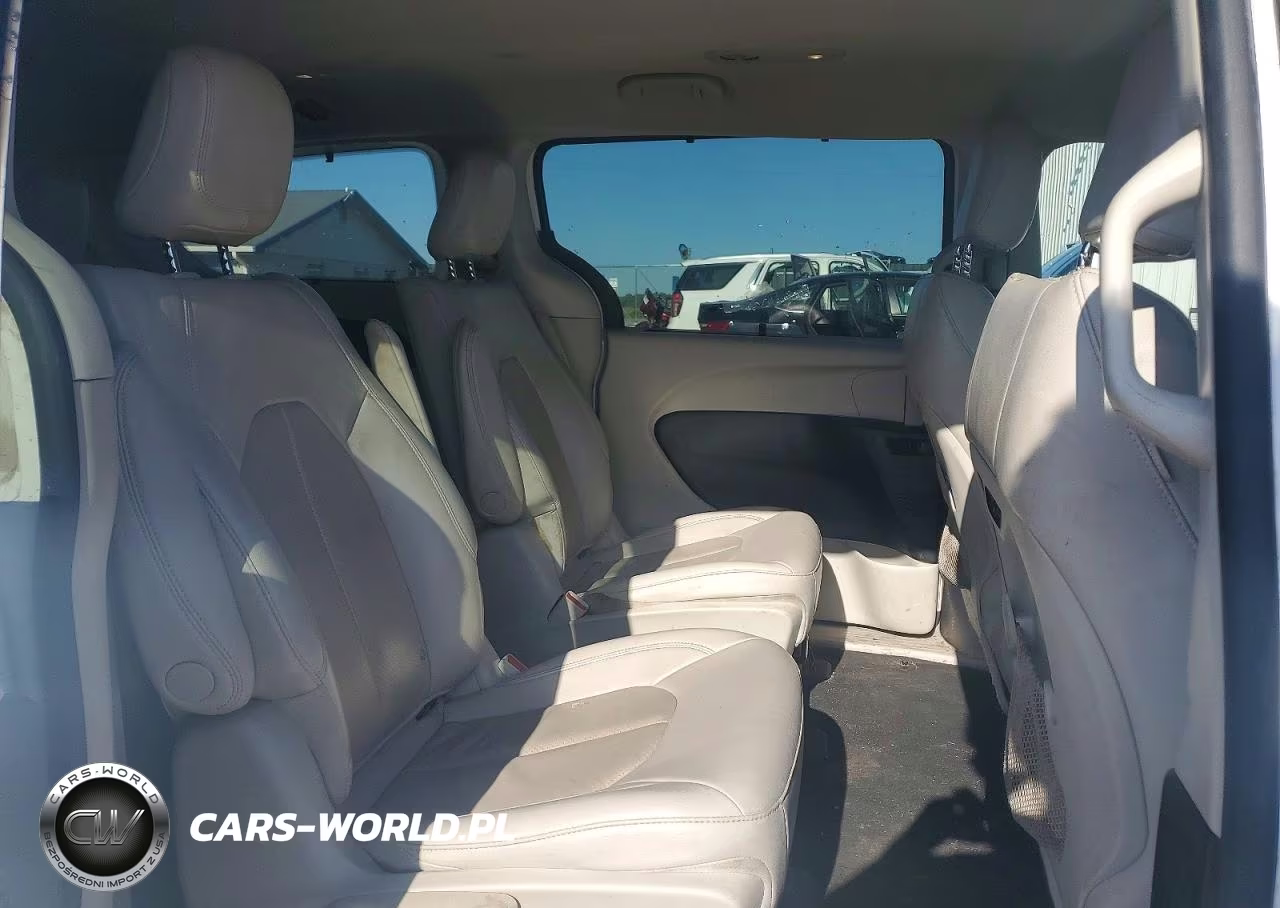 2021 Chrysler Pacifica Hybrid Touring L VIN:2C4RC1L78MR597021 - 11