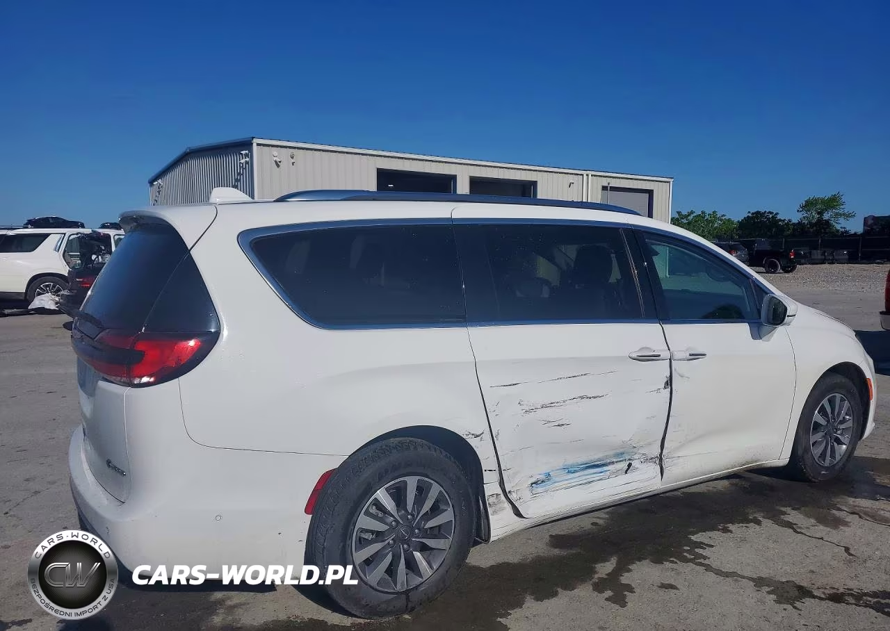 2021 Chrysler Pacifica Hybrid Touring L VIN:2C4RC1L78MR597021 - 3