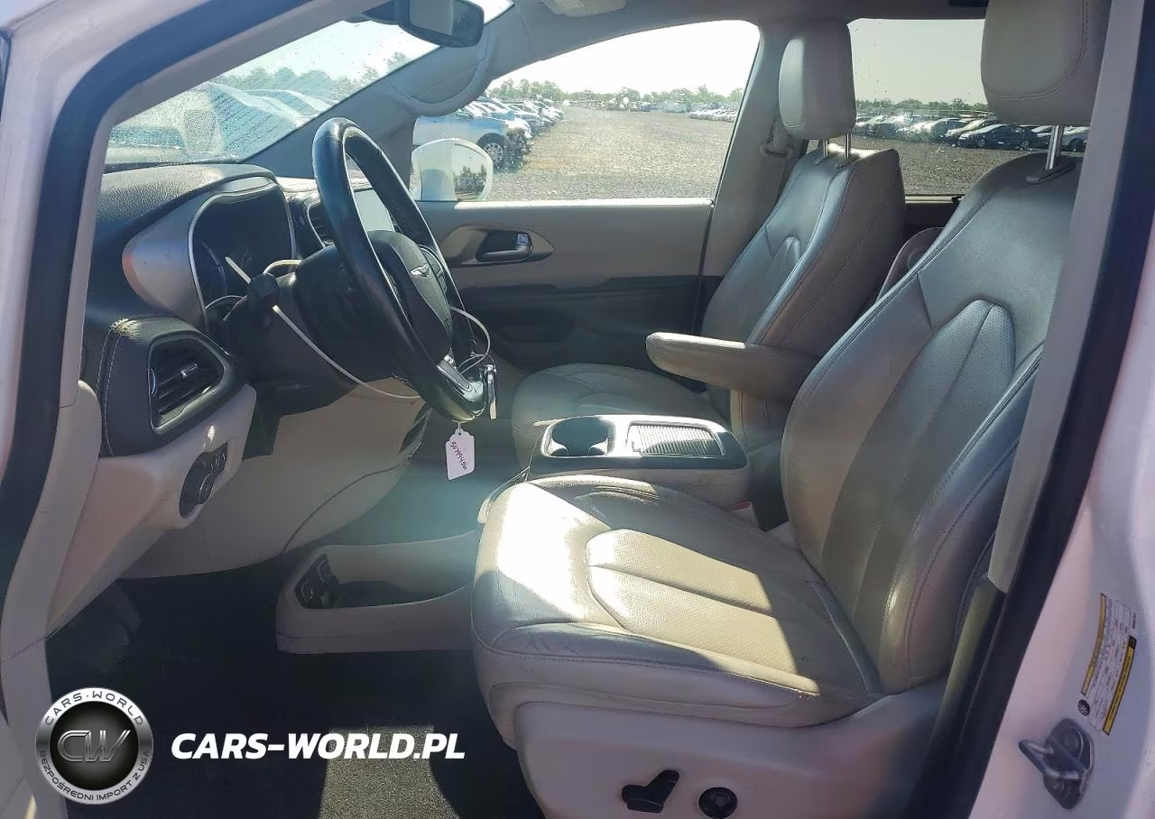 2021 Chrysler Pacifica Hybrid Touring L VIN:2C4RC1L78MR597021 - 7