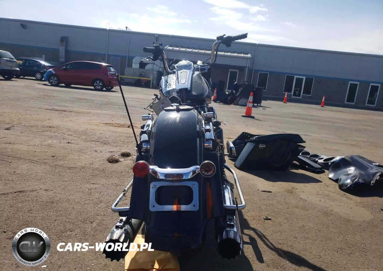 2011 Harley-Davidson Flhx VIN:1HD1KBM1XBB663370 - 4