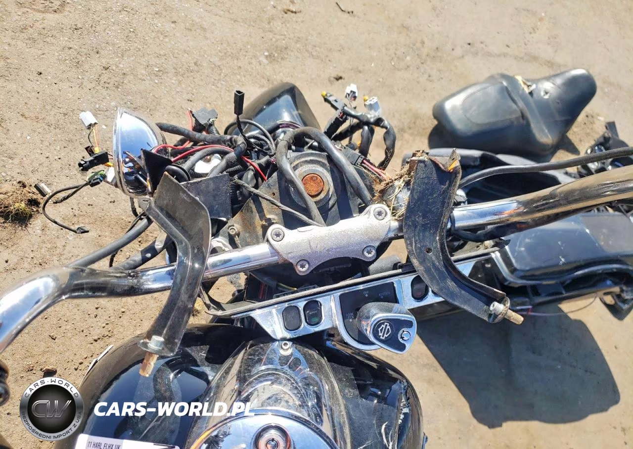 2011 Harley-Davidson Flhx VIN:1HD1KBM1XBB663370 - 7