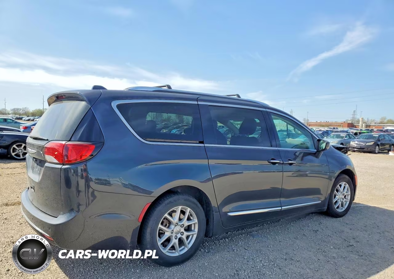 2020 Chrysler Pacifica Touring L VIN:2C4RC1BG6LR280368 - 3