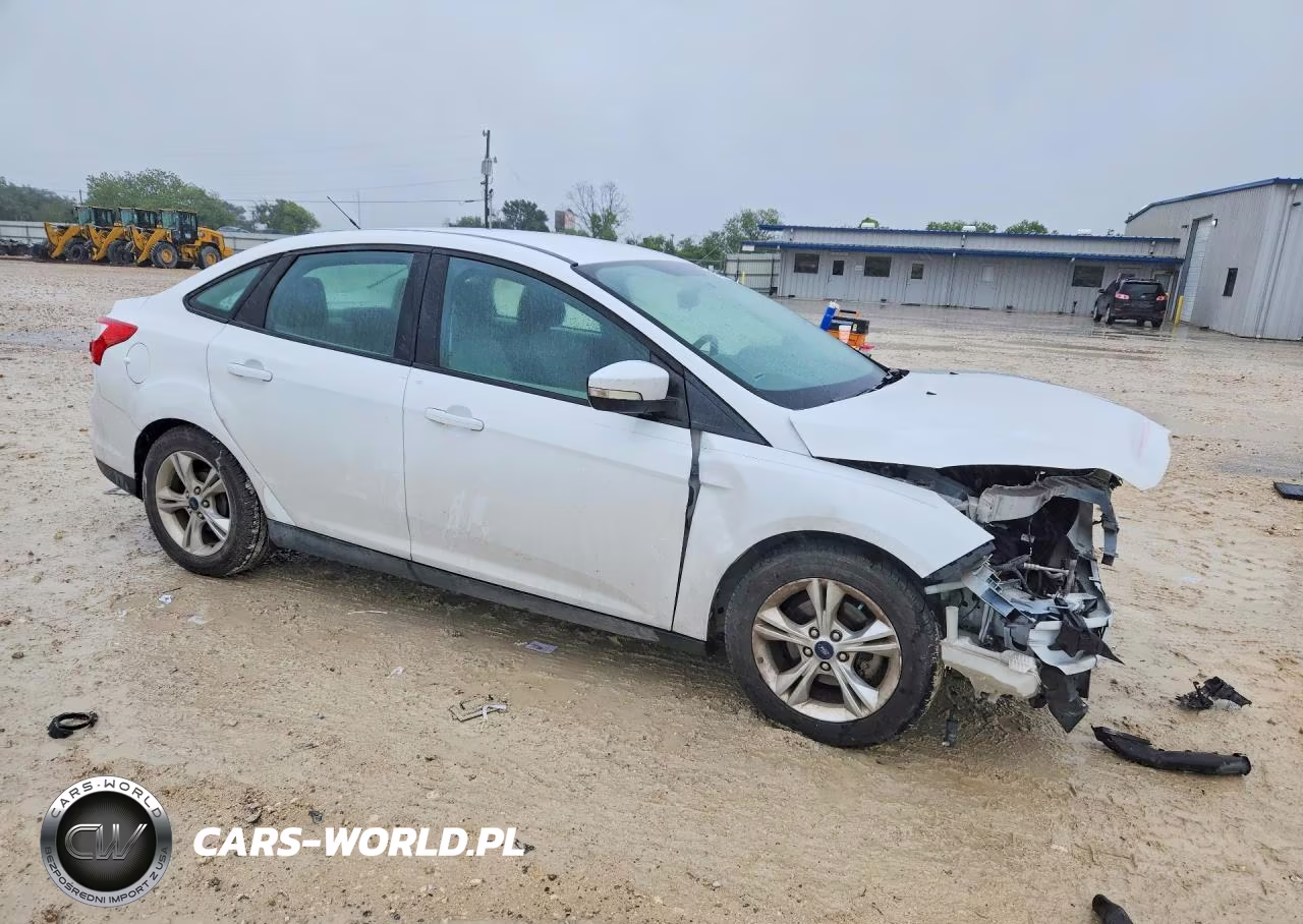 2013 Ford Focus Se VIN:1FADP3F22DL381187 - 4
