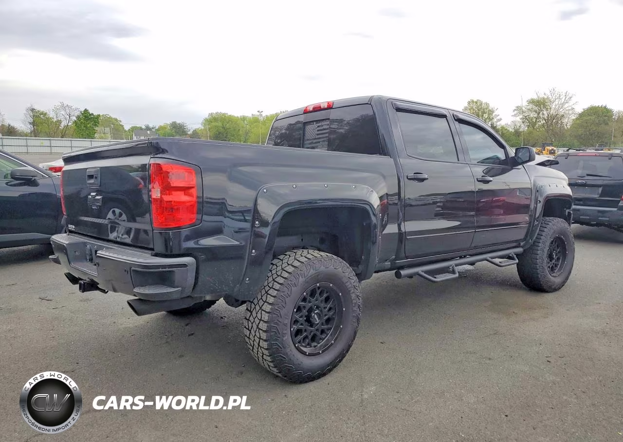2018 Chevrolet Silverado K1500 Lt VIN:3GCUKREC1JG528940 - 3