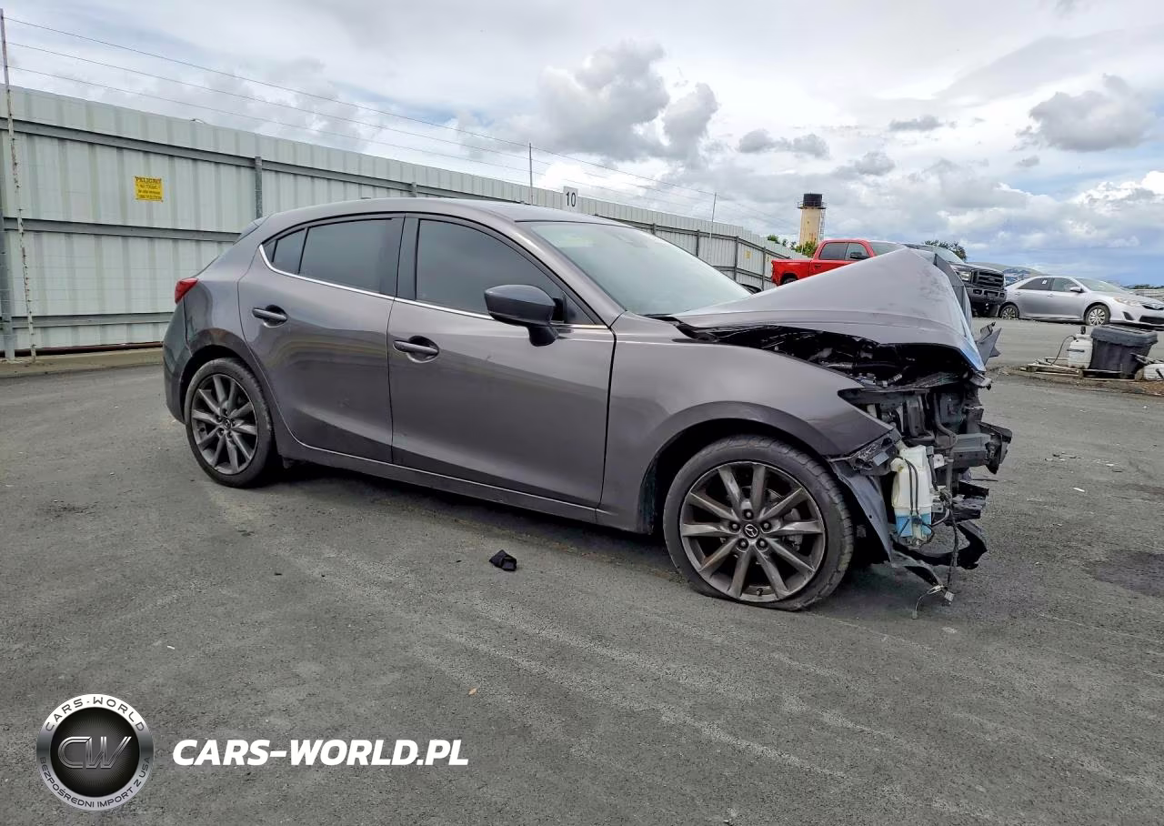 2018 Mazda 3 Touring VIN:3MZBN1L3XJM257801 - 4