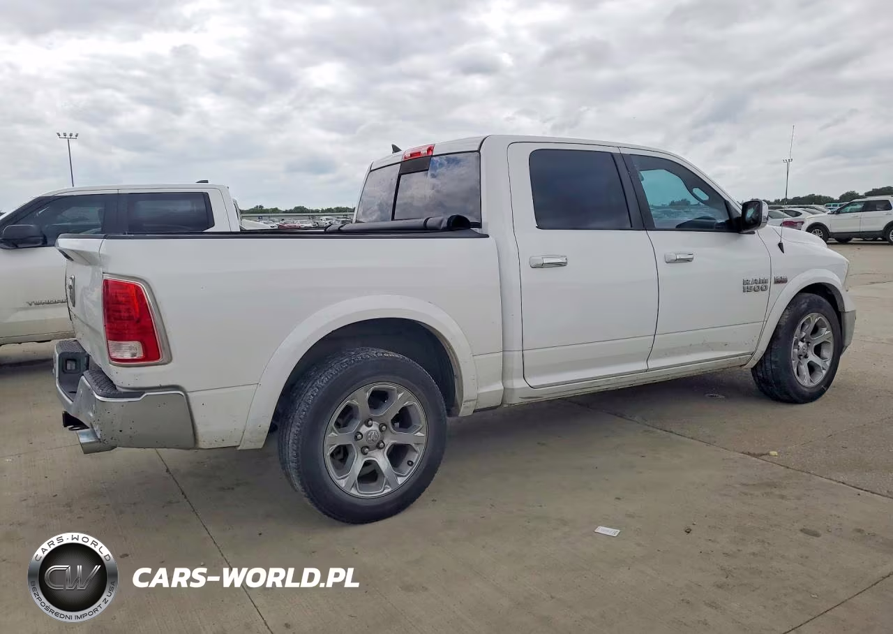 2015 Ram 1500 Laramie VIN:1C6RR6NT0FS761876 - 3