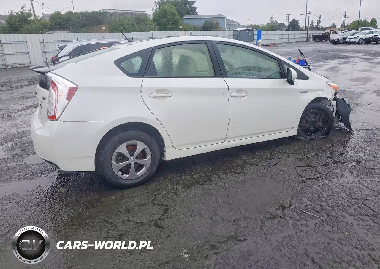 2015 Toyota Prius Two VIN:JTDKN3DU9F1887481 - 3