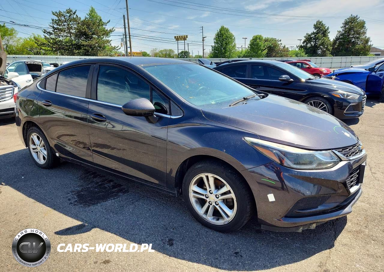 2017 Chevrolet Cruze Lt VIN:1G1BE5SM0H7182155 - 4