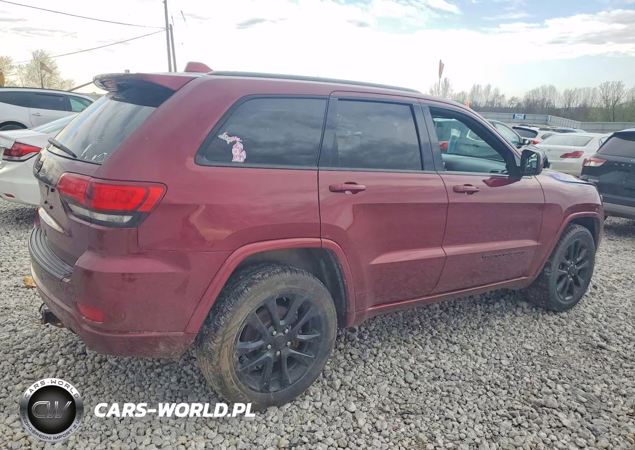 2018 Jeep Grand Cherokee Laredo VIN:1C4RJFAG9JC487024 - 3