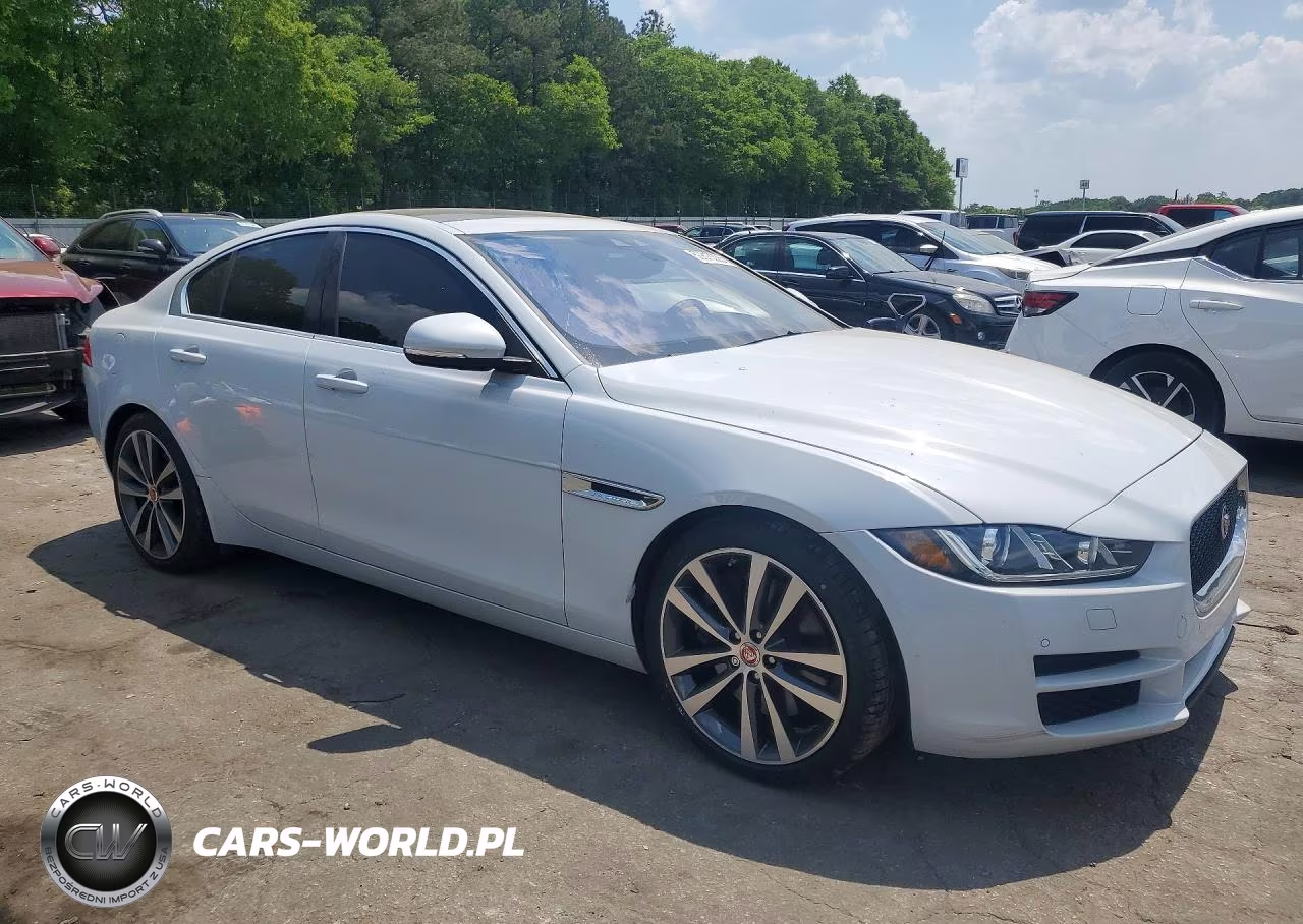 2017 Jaguar Xe Prestige VIN:SAJAE4BV0HA974185 - 4