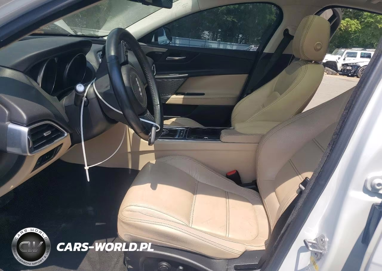 2017 Jaguar Xe Prestige VIN:SAJAE4BV0HA974185 - 7
