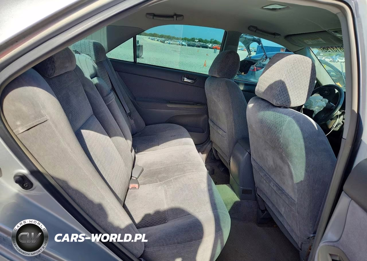 2002 Toyota Camry Le VIN:4T1BE32K12U036040 - 10