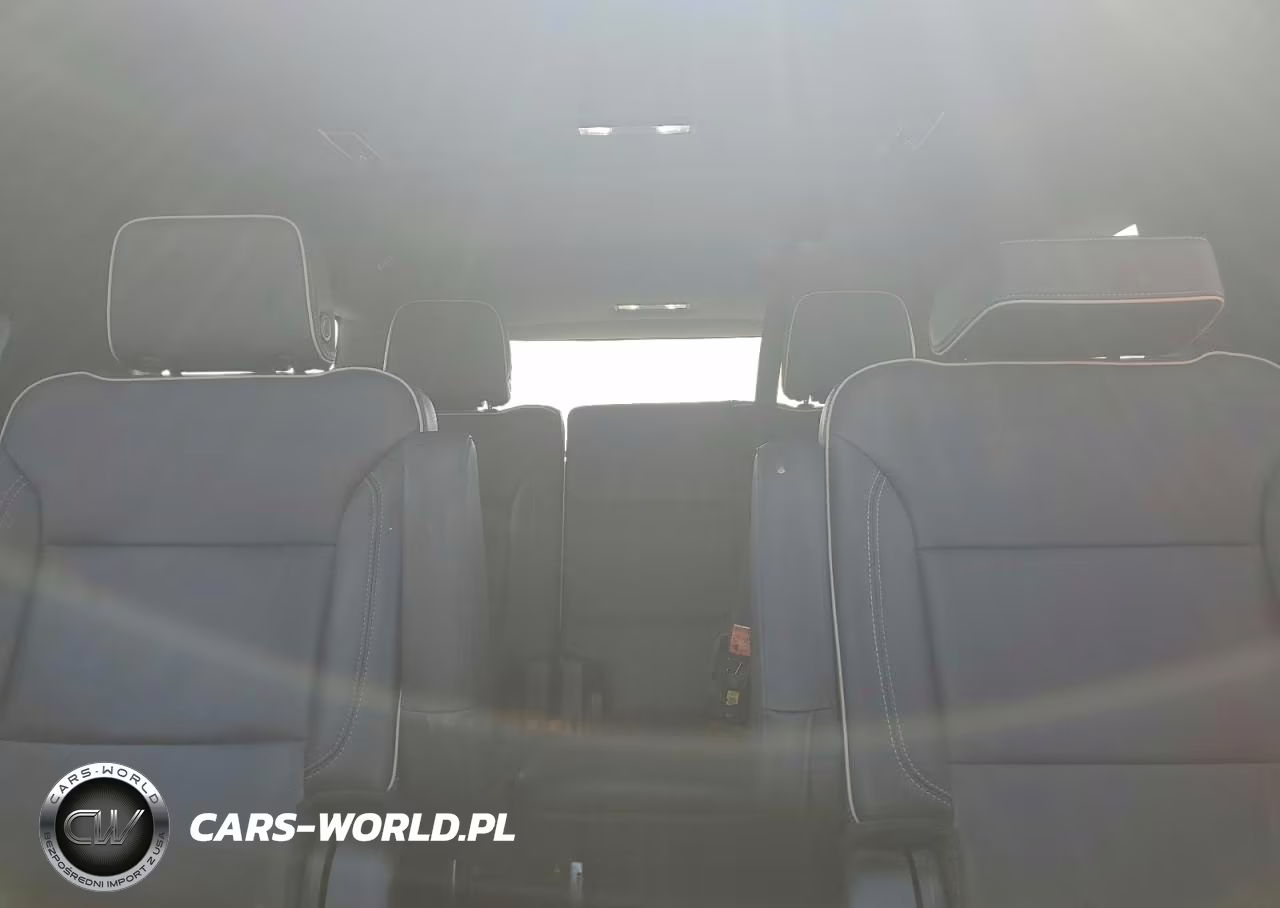2021 Chevrolet Suburban K1500 Premier VIN:1GNSKFKD1MR281854 - 10