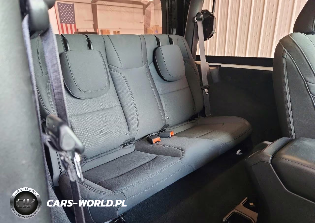 2021 Jeep Wrangler Sport VIN:1C4GJXAN5MW756585 - 10
