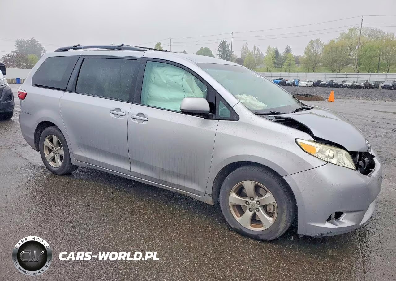 2015 Toyota Sienna Le VIN:5TDKK3DC9FS552532 - 4