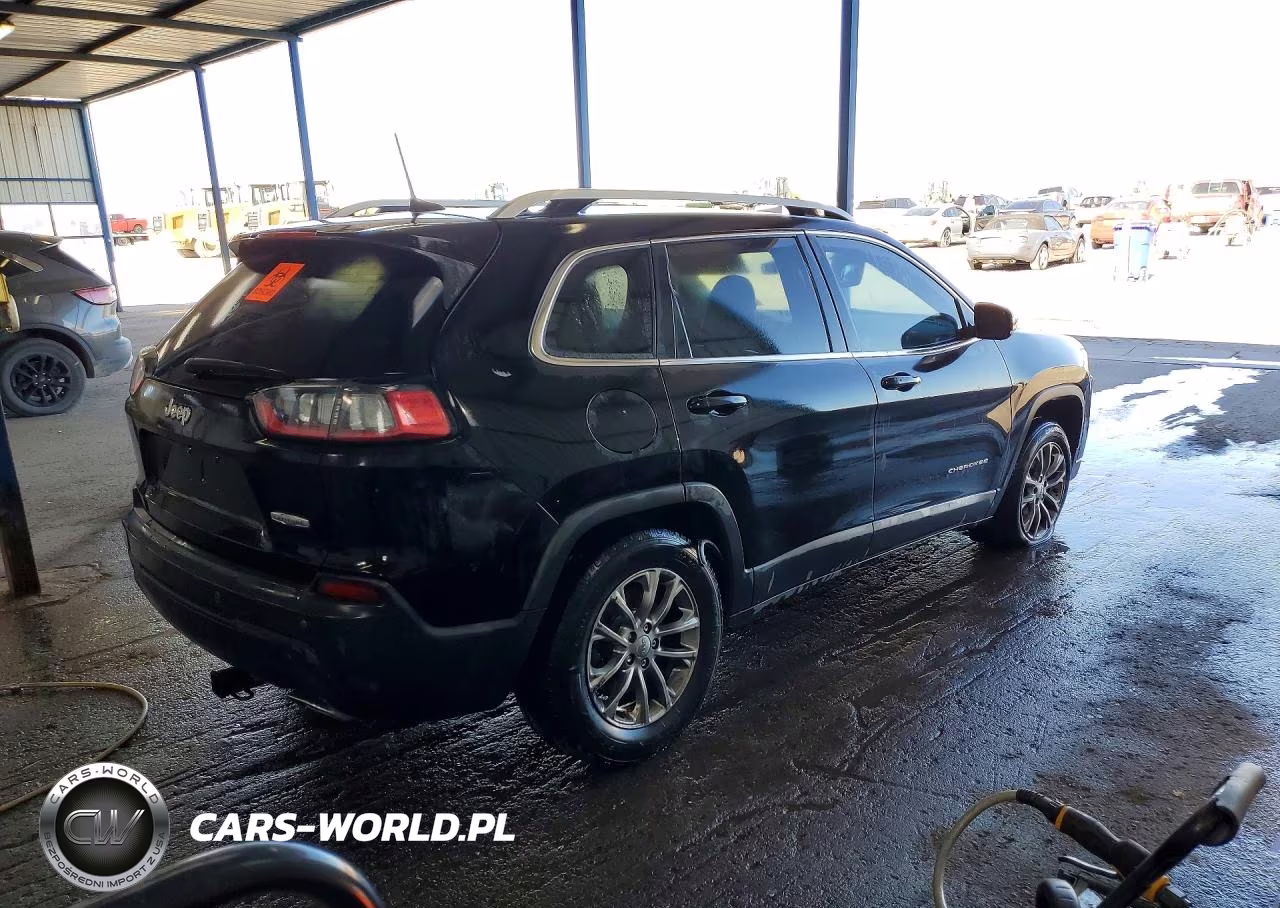 2019 Jeep Cherokee Latitude Plus VIN:1C4PJLLXXKD243316 - 3