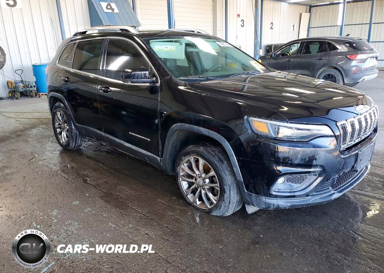 2019 Jeep Cherokee Latitude Plus VIN:1C4PJLLXXKD243316 - 4