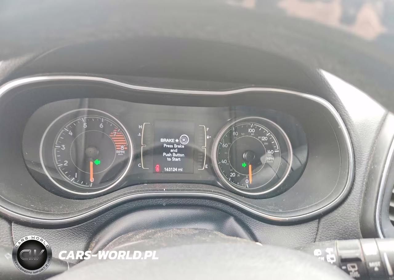 2019 Jeep Cherokee Latitude Plus VIN:1C4PJLLXXKD243316 - 9