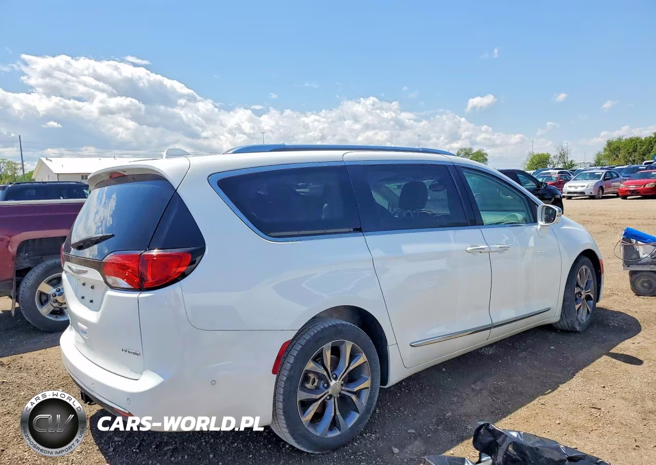 2017 Chrysler Pacifica Limited VIN:2C4RC1GG7HR735454 - 3