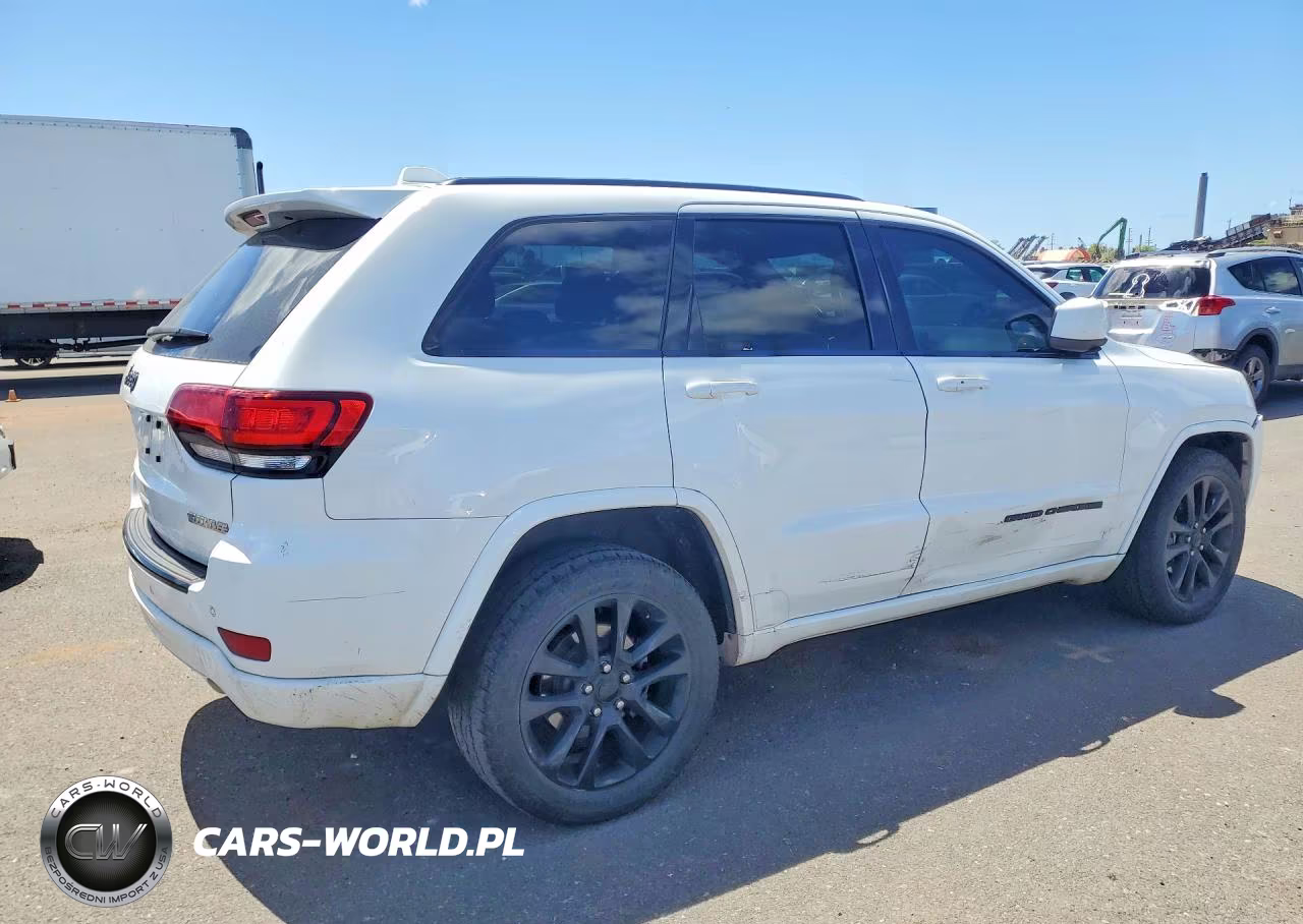 2017 Jeep Grand Cherokee Laredo VIN:1C4RJFAG2HC771895 - 3