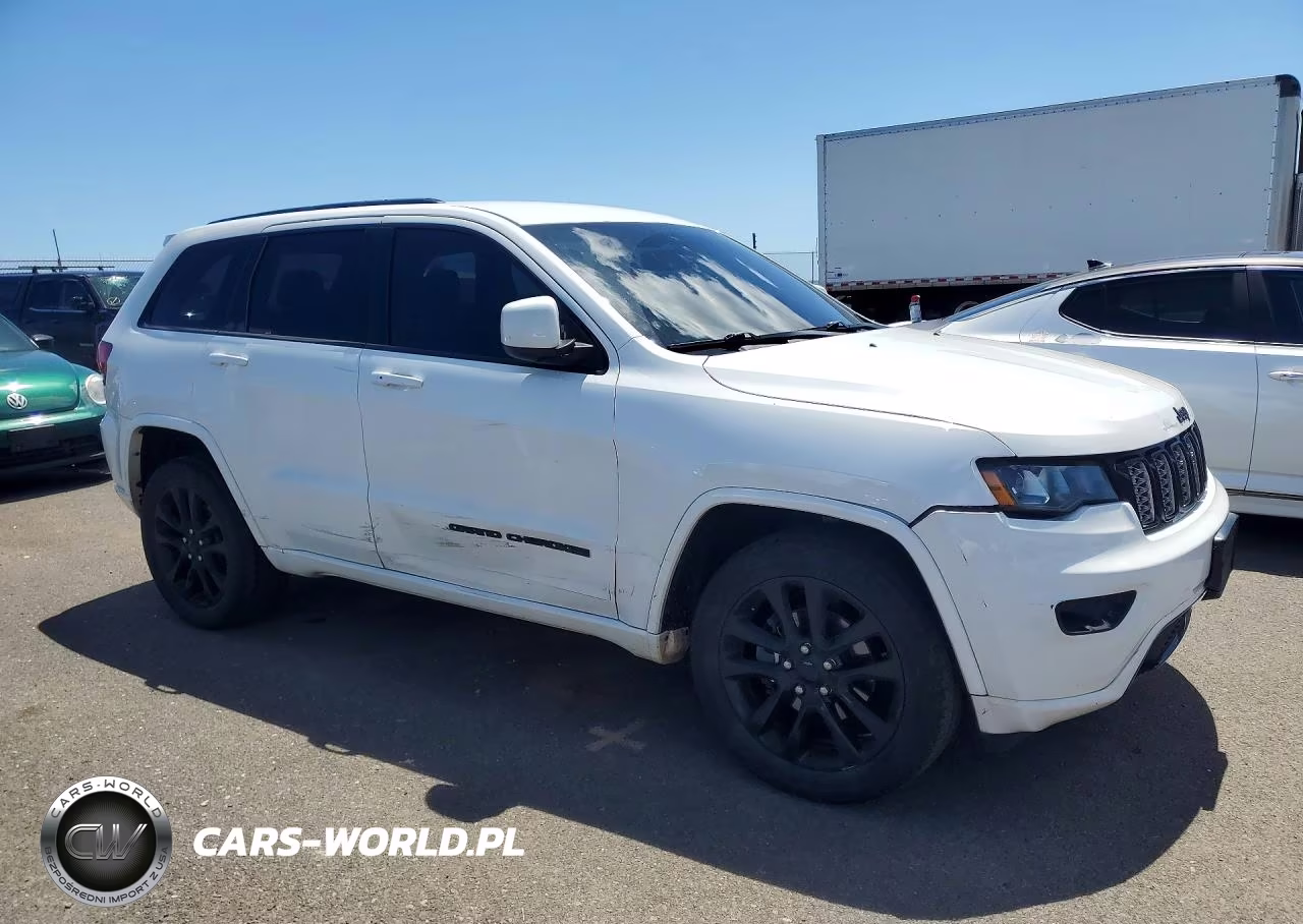 2017 Jeep Grand Cherokee Laredo VIN:1C4RJFAG2HC771895 - 4