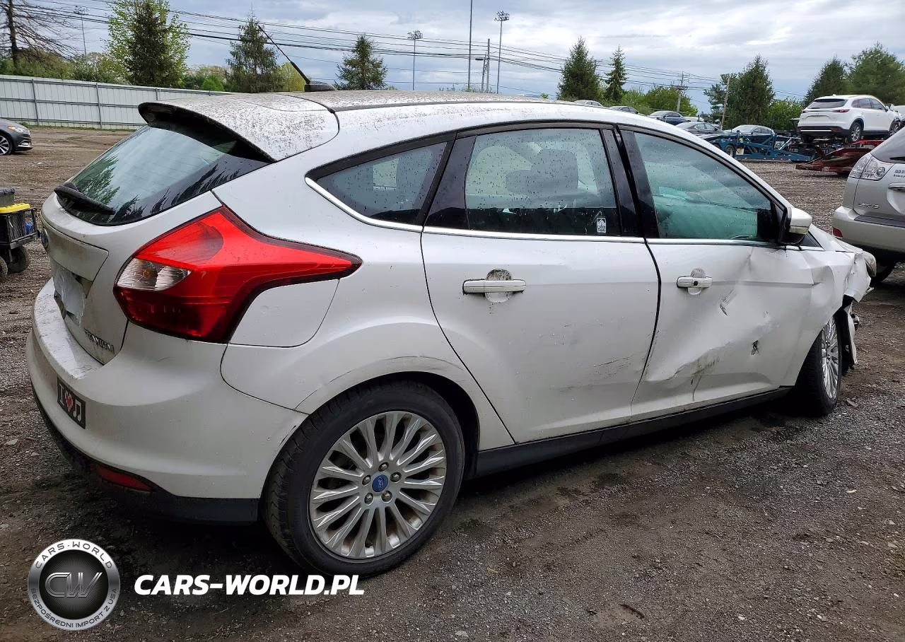 2012 Ford Focus Titanium VIN:1FAHP3N22CL309097 - 3