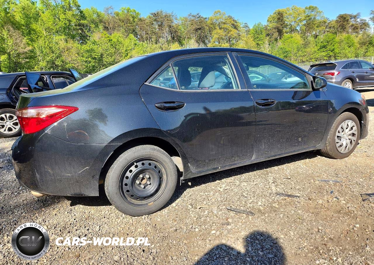 2017 Toyota Corolla Le VIN:2T1BURHE6HC756533 - 3