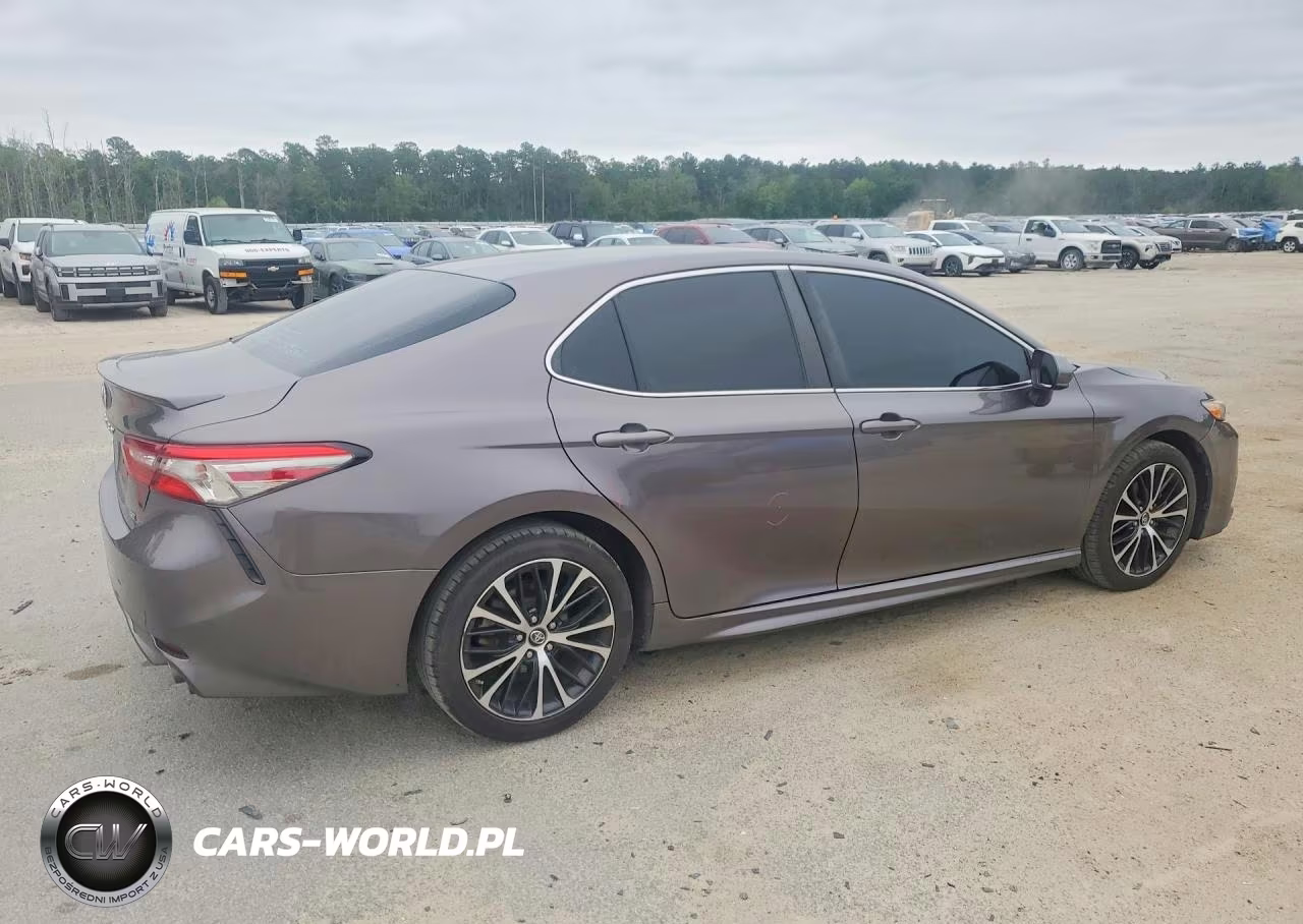 2018 Toyota Camry Se VIN:4T1B11HKXJU511626 - 3