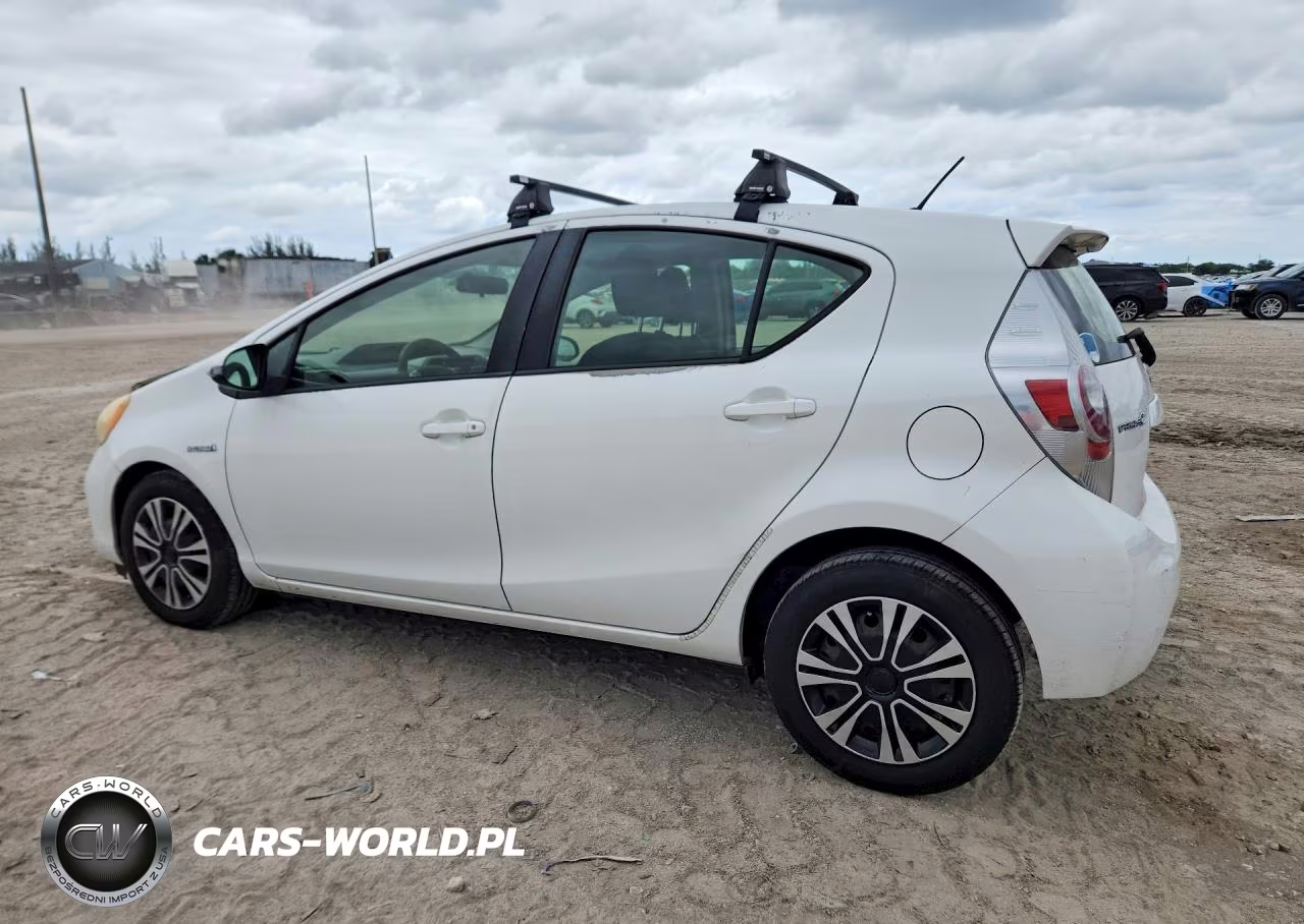 2012 Toyota Prius C Two VIN:JTDKDTB3XC1516970 - 2