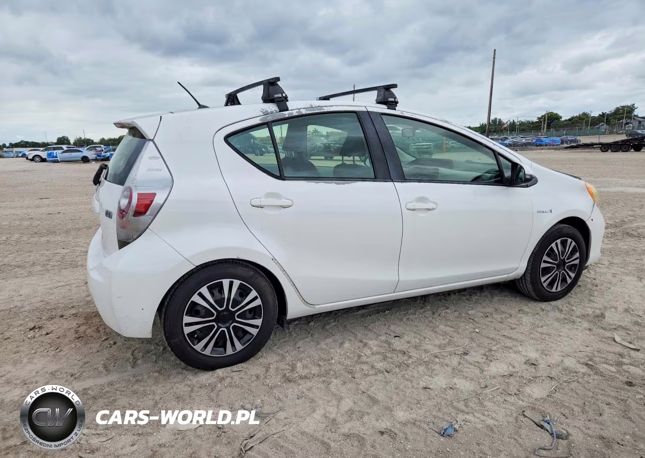 2012 Toyota Prius C Two VIN:JTDKDTB3XC1516970 - 3