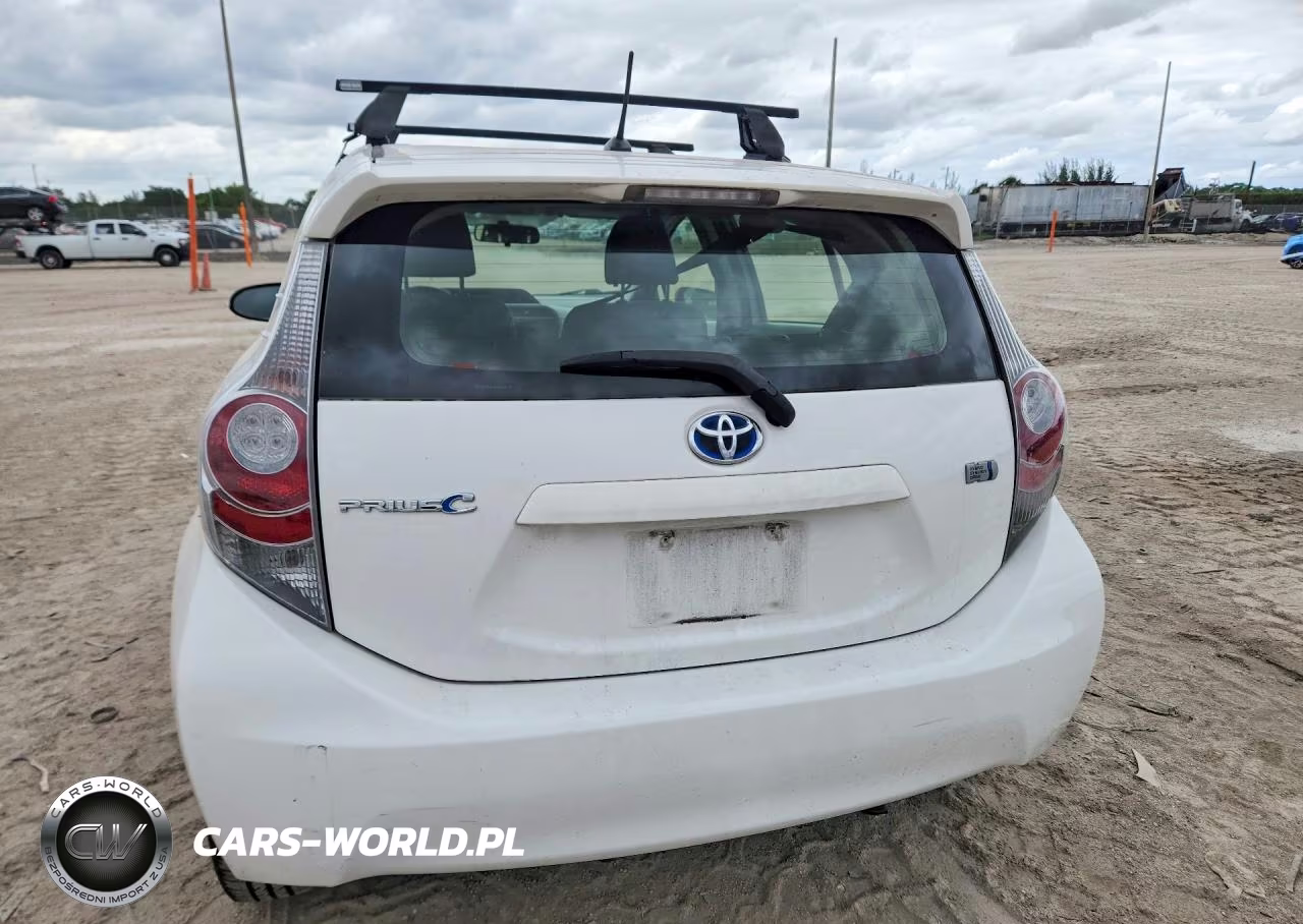 2012 Toyota Prius C Two VIN:JTDKDTB3XC1516970 - 6